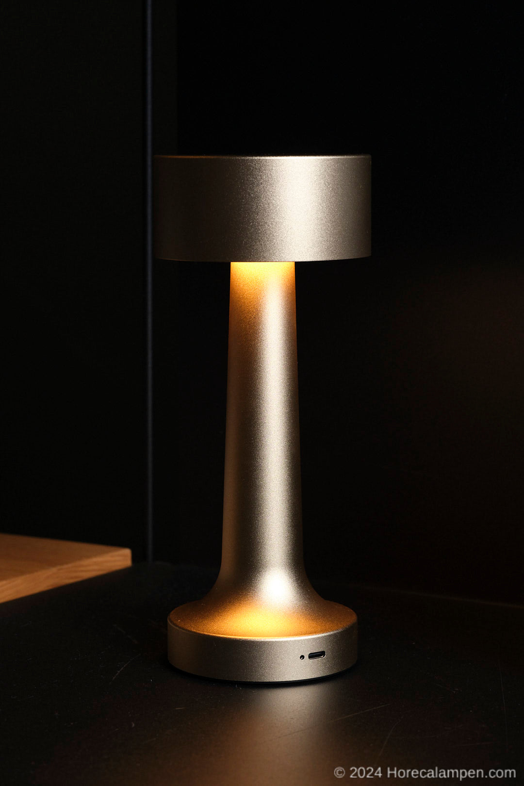 Table lamp flat head gold