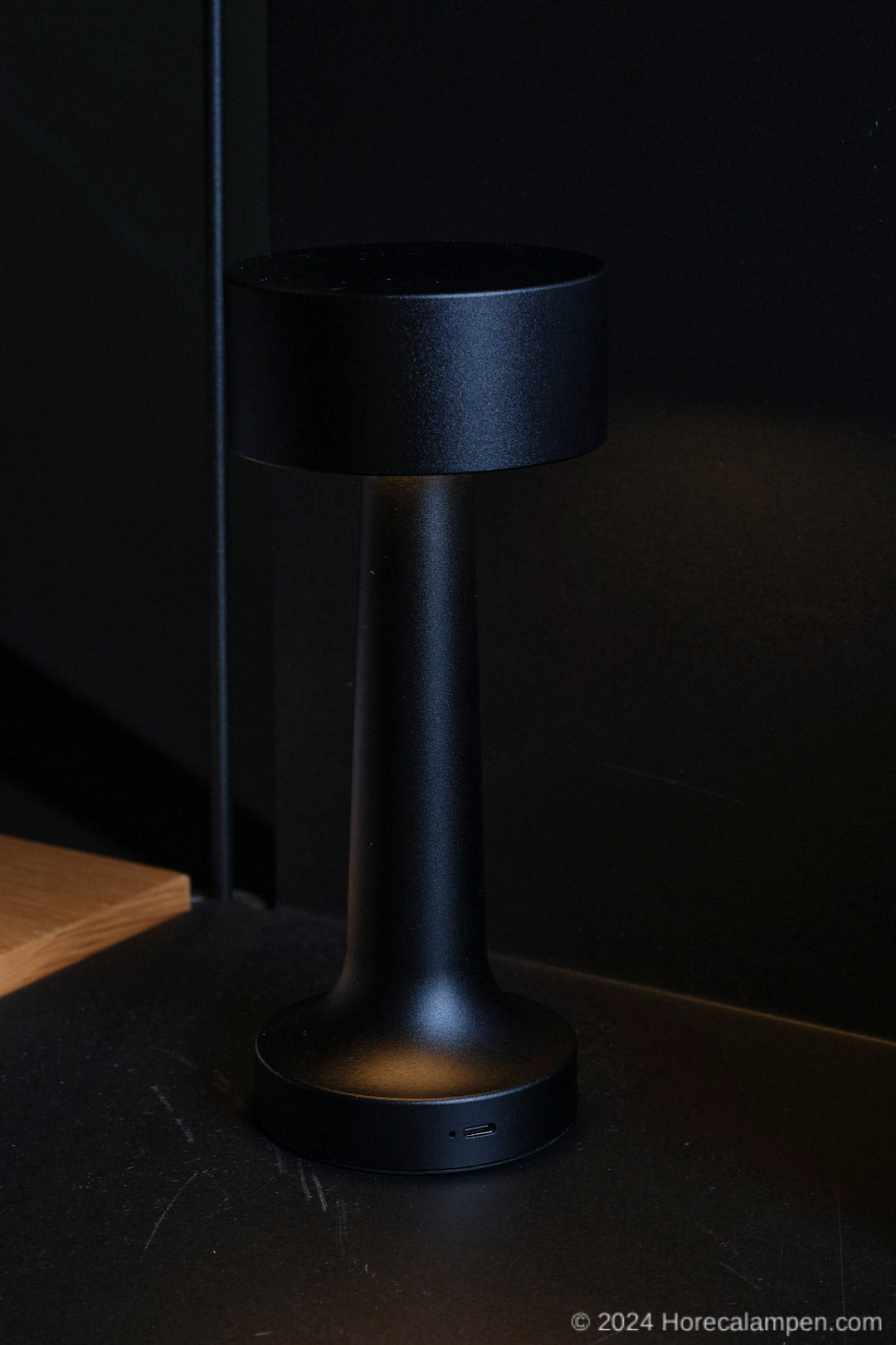 Table lamp flat head black